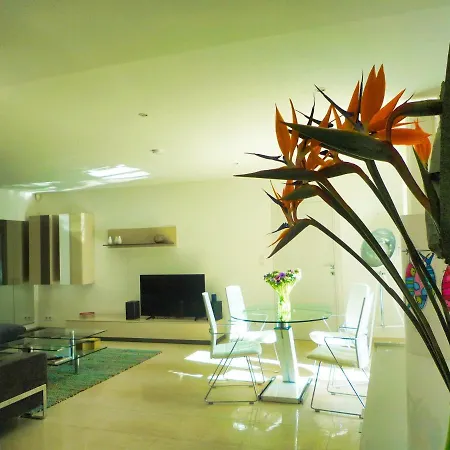 Apartment Beautiful And Spacious With A Lovely Garden *