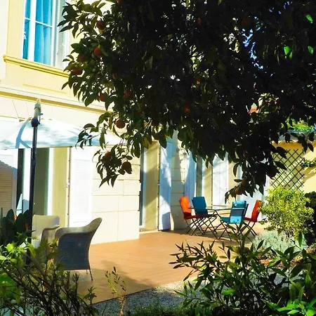Beautiful And Spacious With A Lovely Garden Apartment Cannes