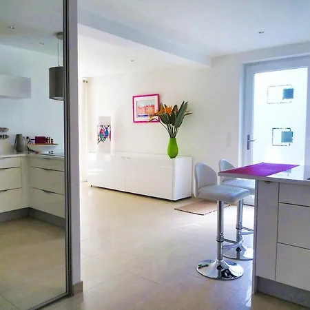 Apartment Beautiful And Spacious With A Lovely Garden